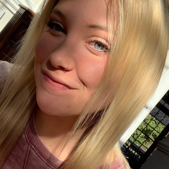 Meet your Posher, Hannah - Picture 1 of 1